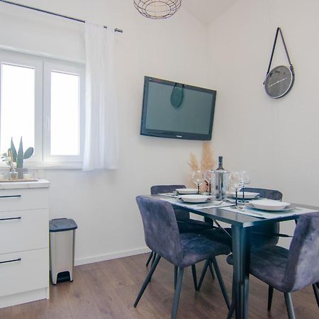 Apartments Aki Малинска Экстерьер фото