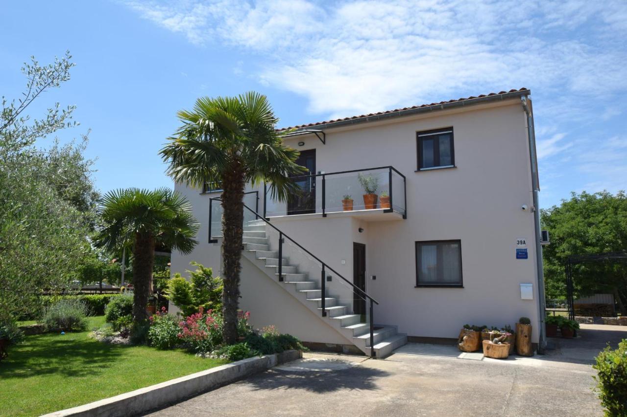 Apartments Aki Малинска Экстерьер фото