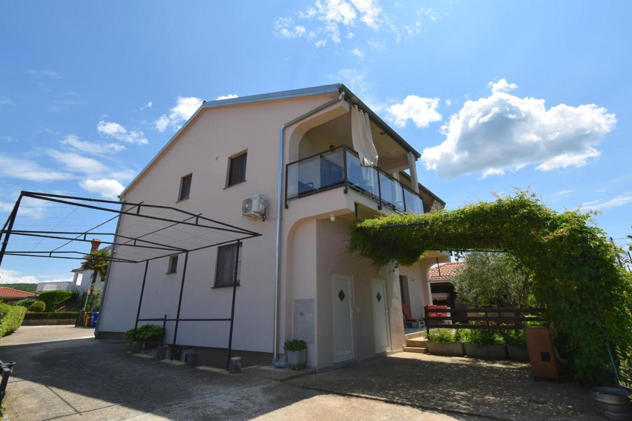 Apartments Aki Малинска Экстерьер фото