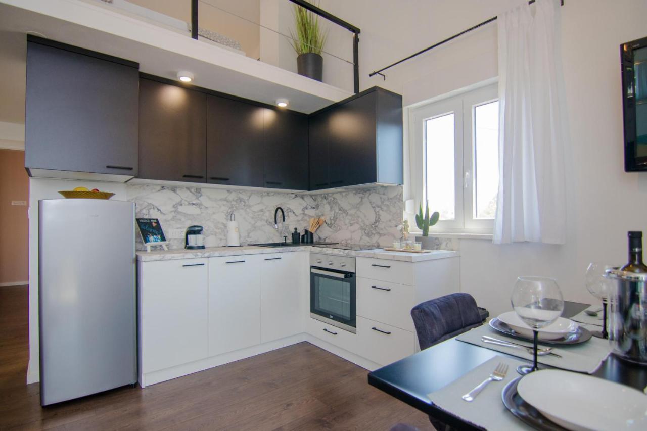 Apartments Aki Малинска Экстерьер фото