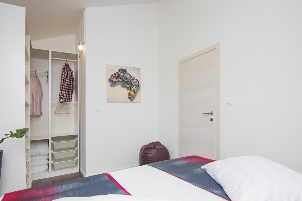Apartments Aki Малинска Экстерьер фото