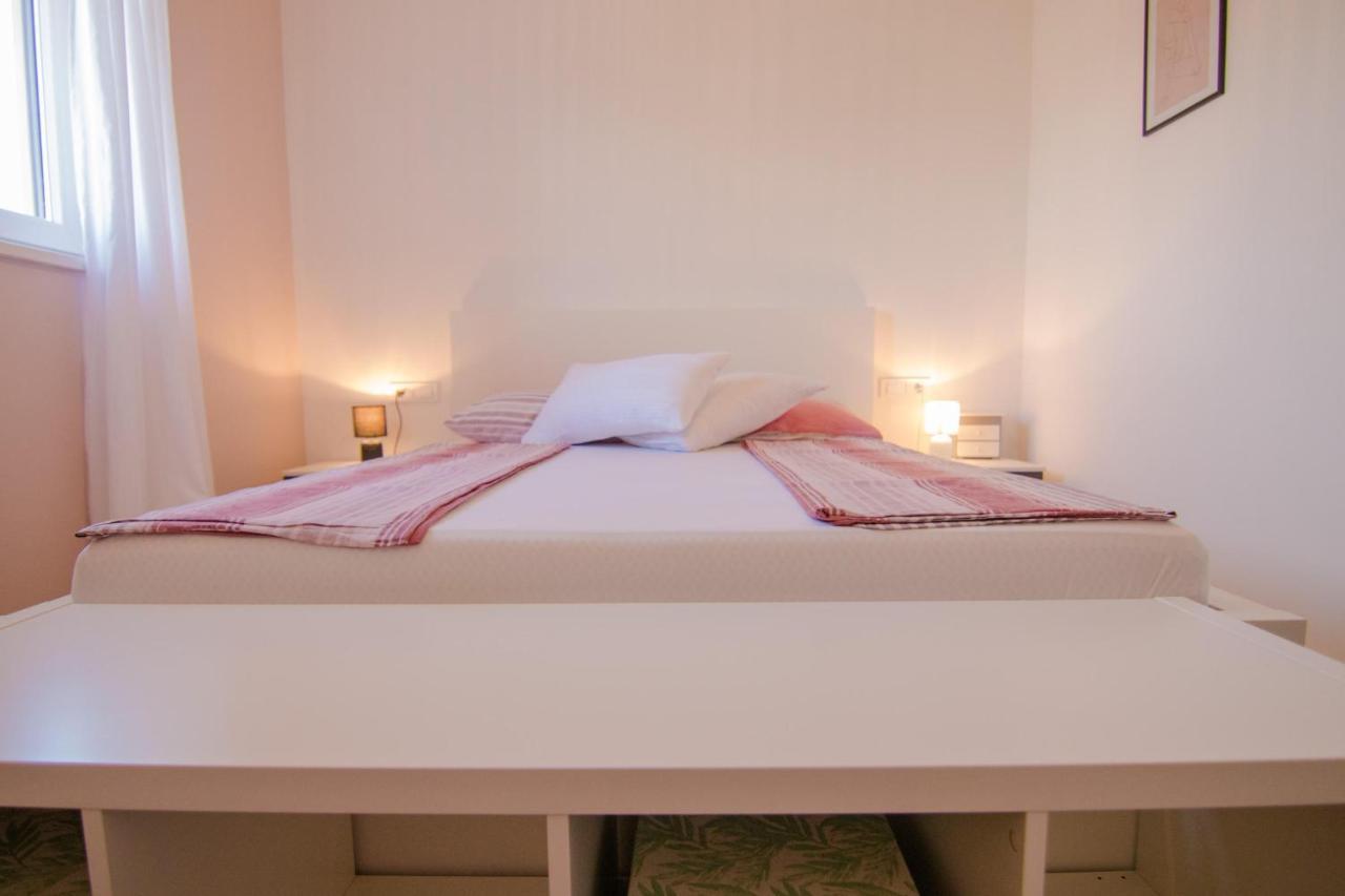 Apartments Aki Малинска Экстерьер фото