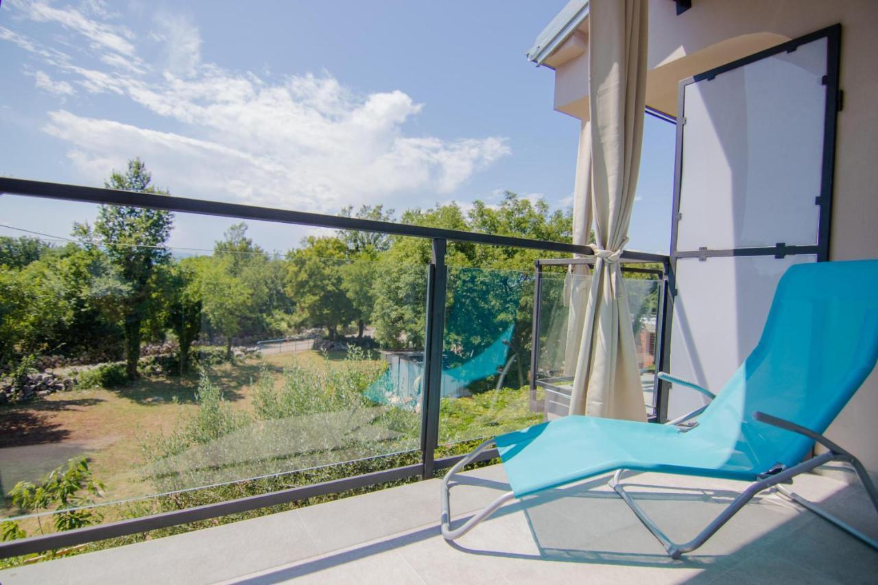 Apartments Aki Малинска Экстерьер фото