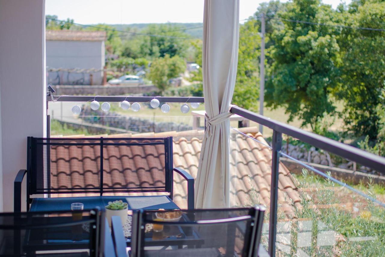 Apartments Aki Малинска Экстерьер фото